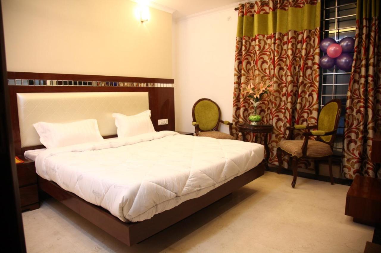 Hotel Dev Residency Vrindávan Kültér fotó