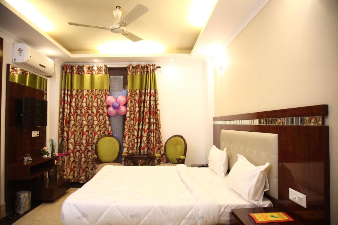 Hotel Dev Residency Vrindávan Kültér fotó